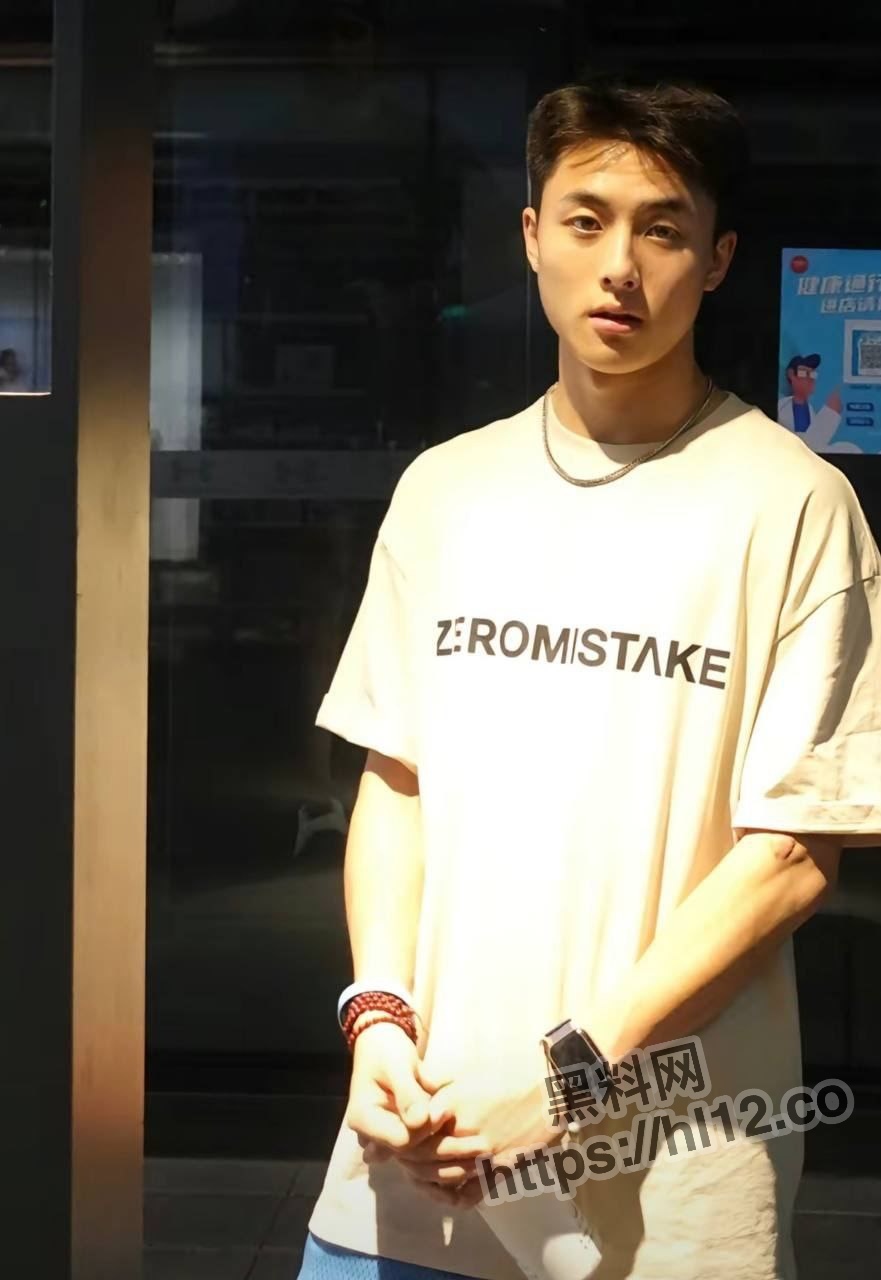 881X1280