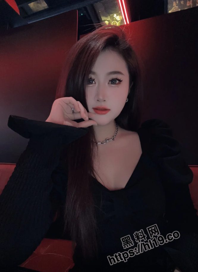 666X913