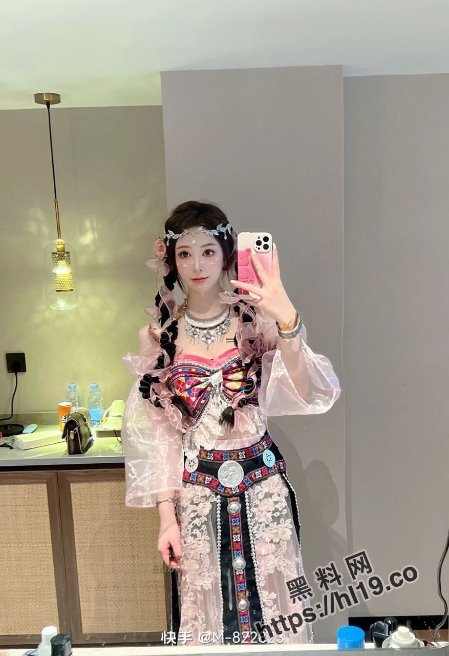877X1280