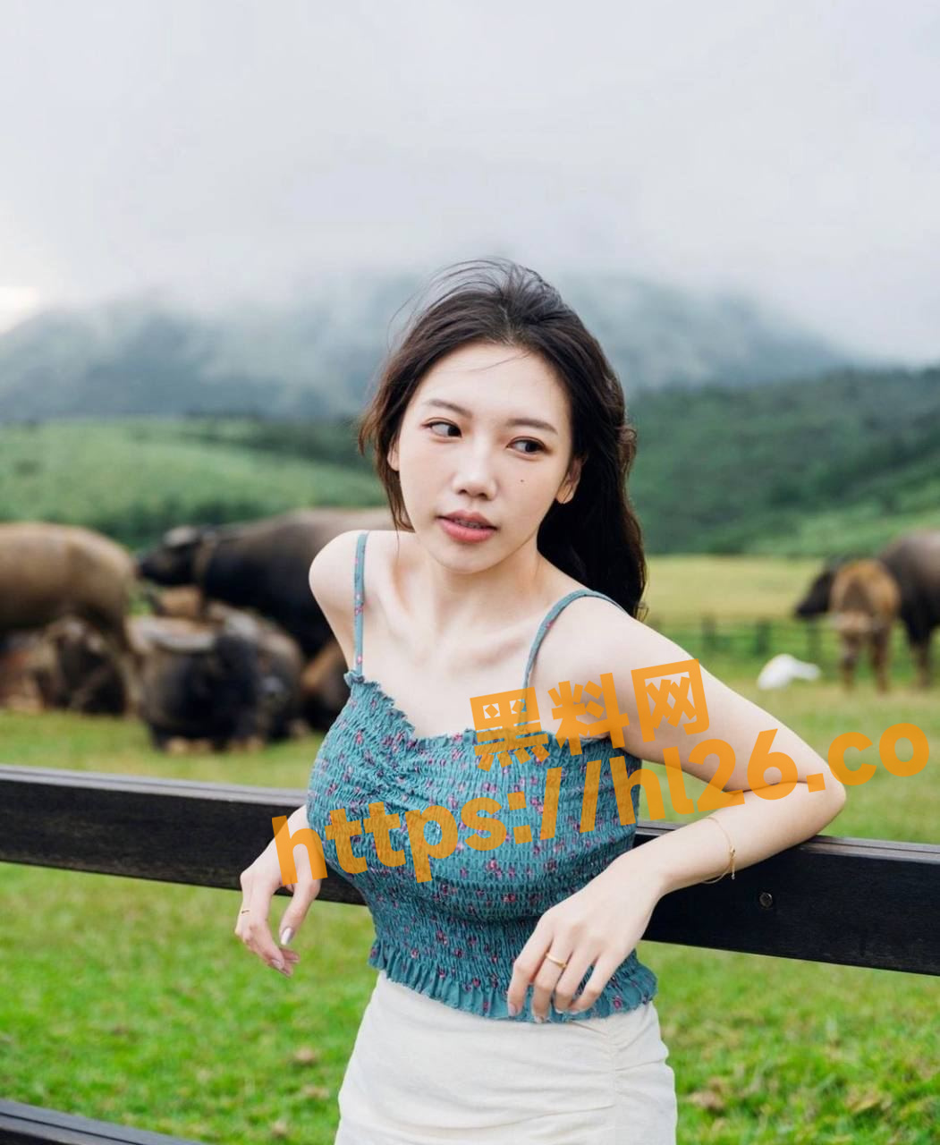 1051X1280