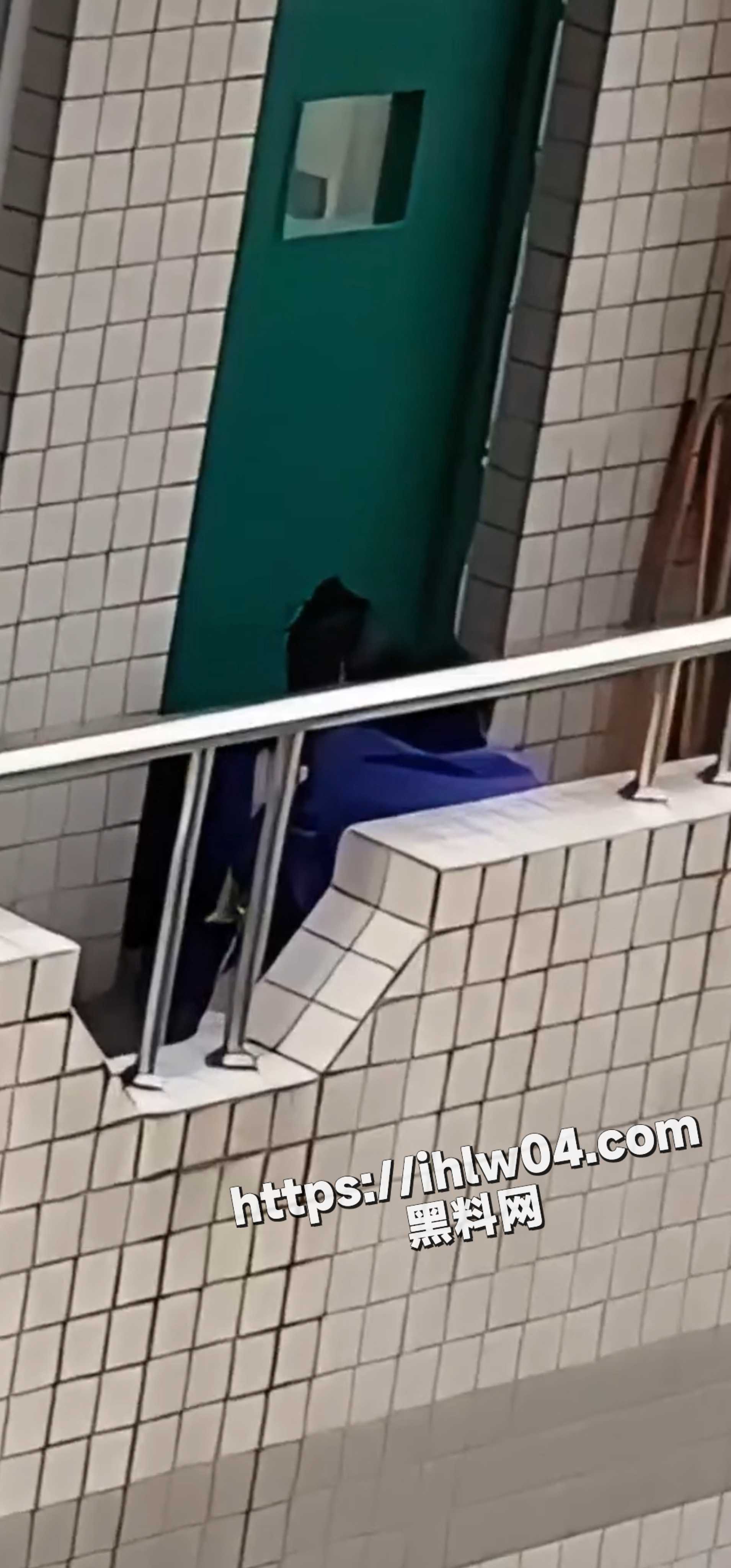 1910X4096