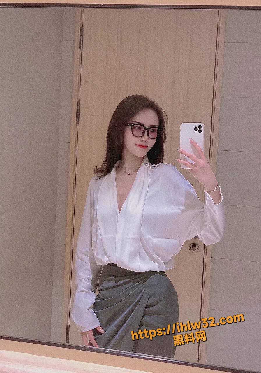 896X1280