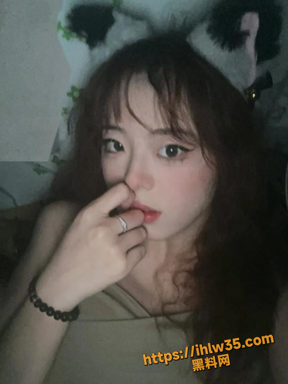 579X773