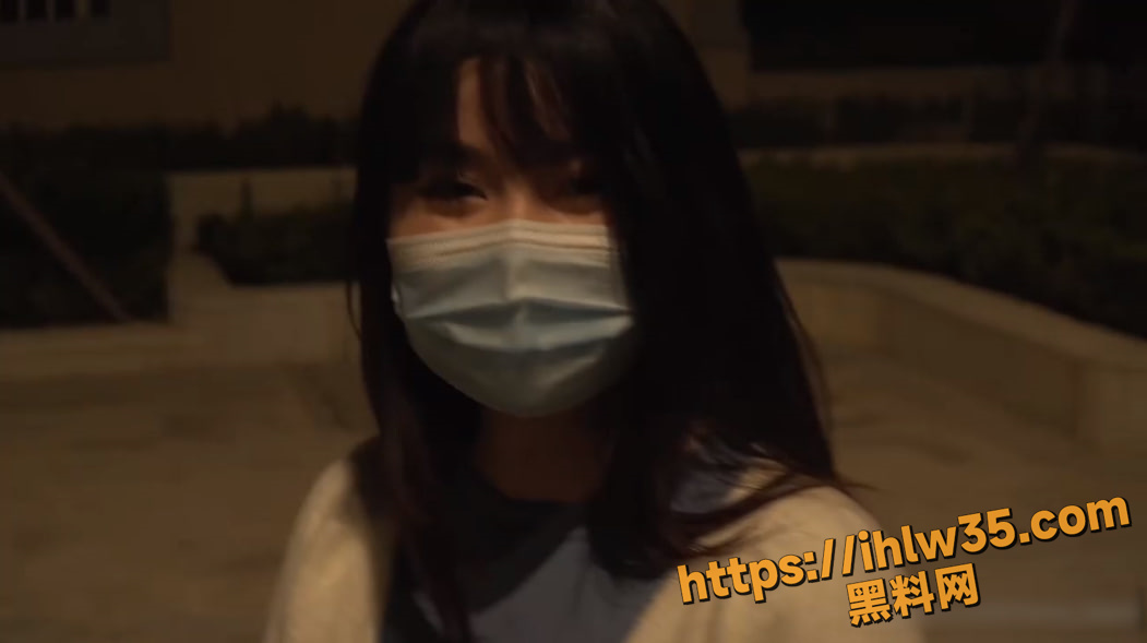 1051X589