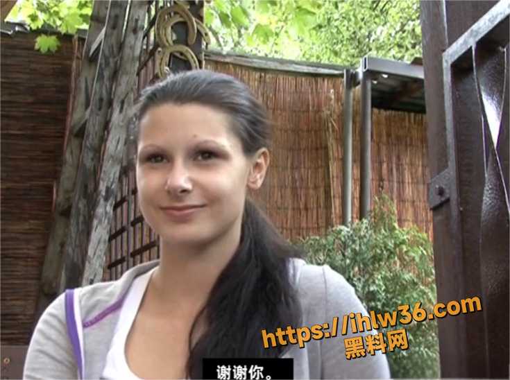 735X548