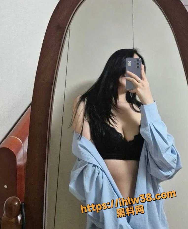 763X930