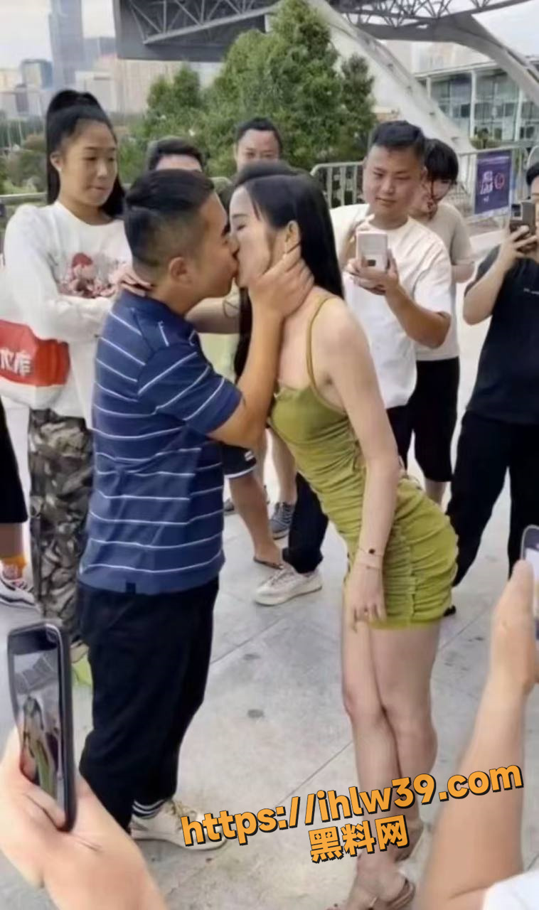 758X1280
