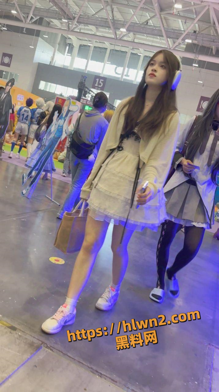 715X1280