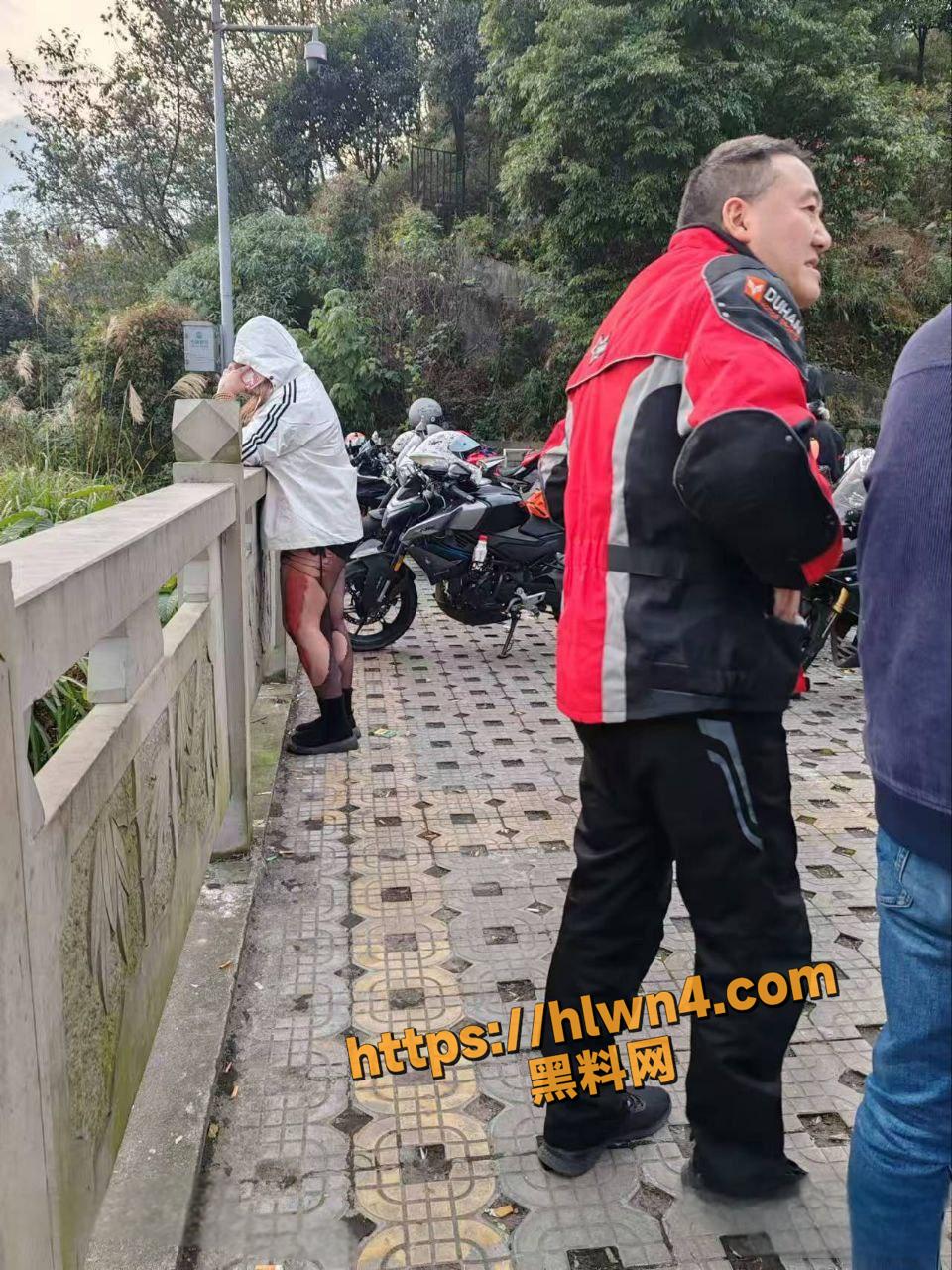 960X1280
