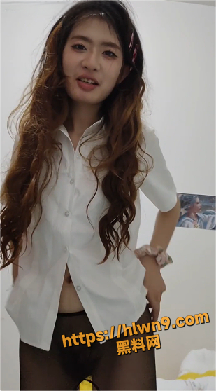309X558
