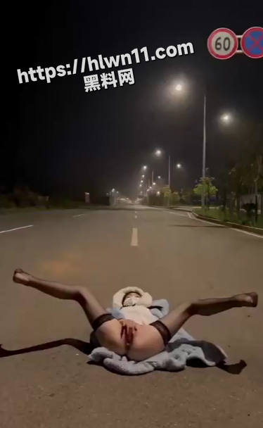 374X608