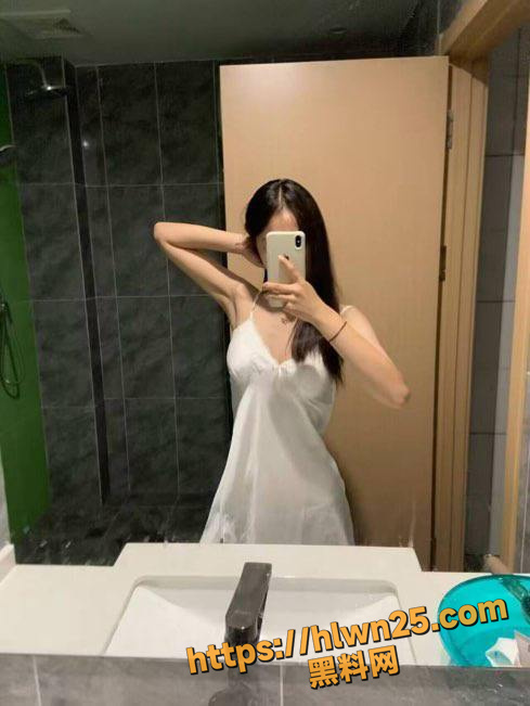 489X651
