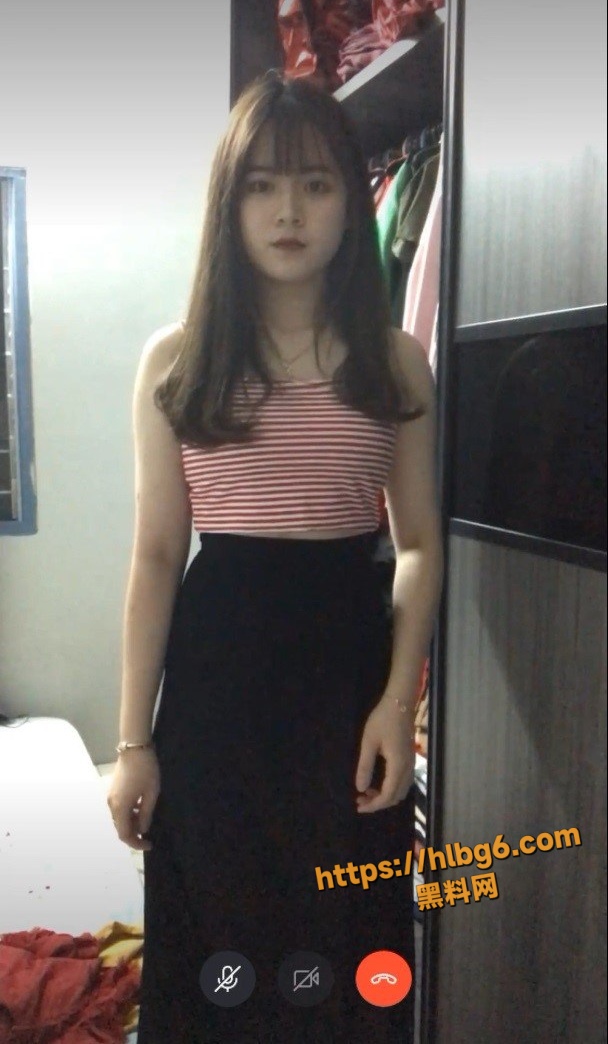 608X1044