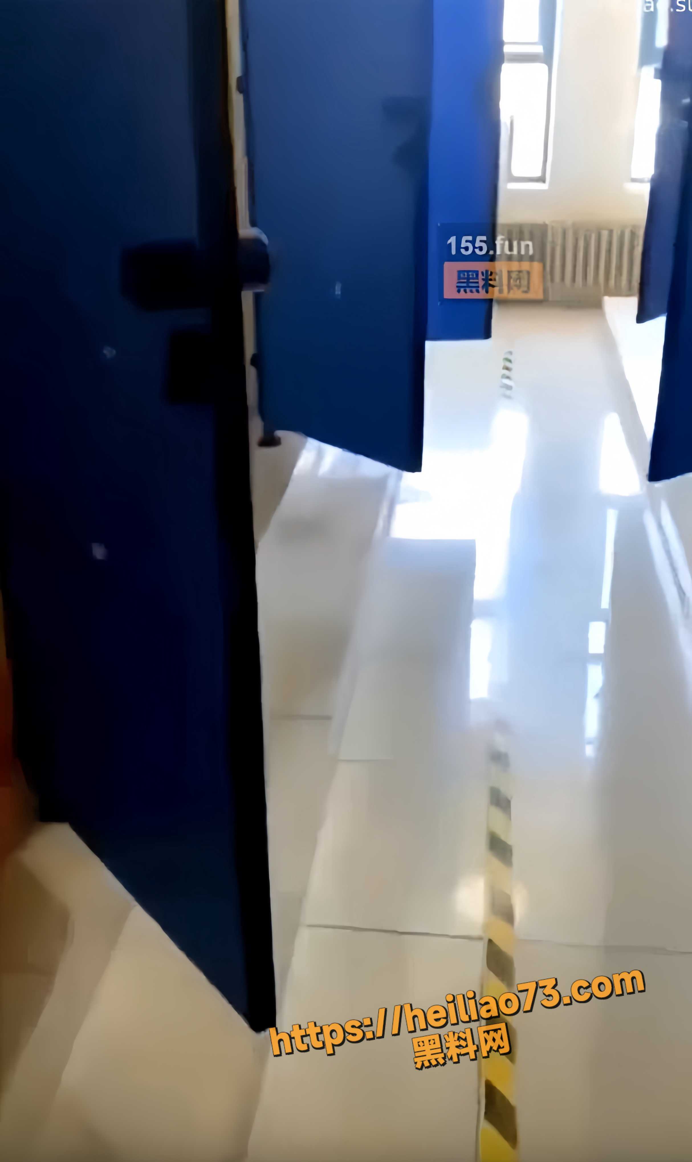 四眼小哥偷拍被抓现行1