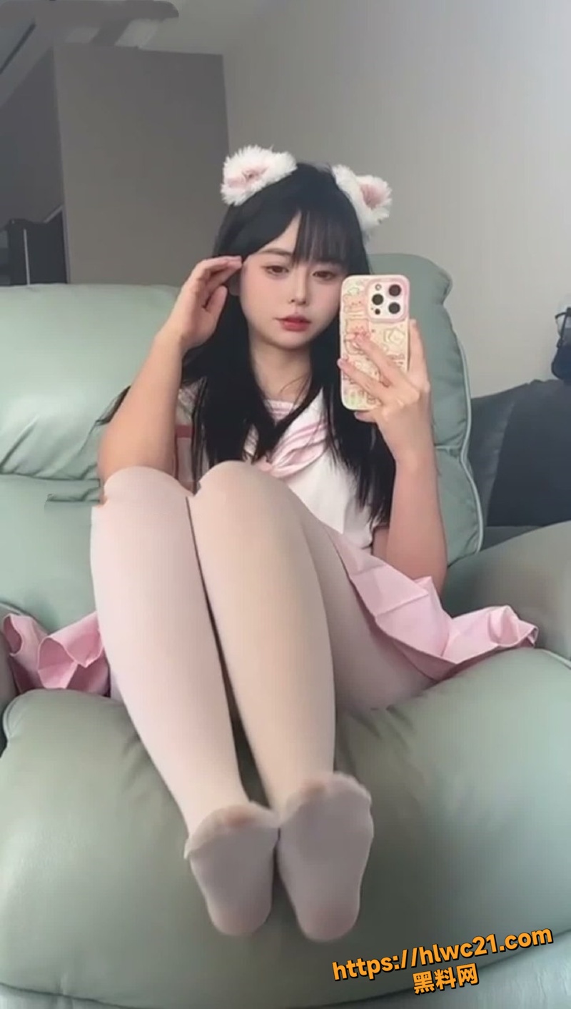 欣老板翻白眼大尺度拍摄3
