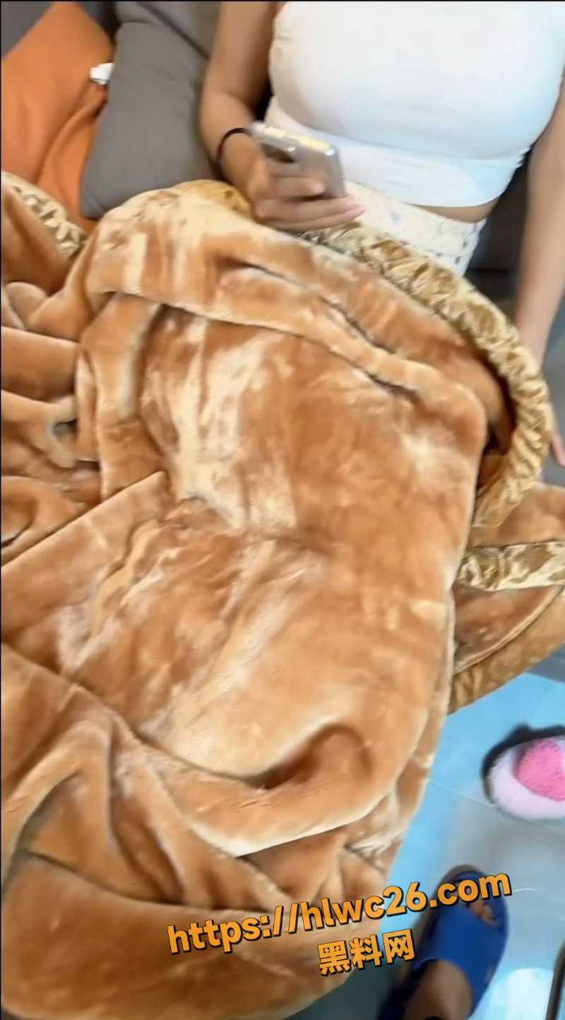 亲妹沙发乱伦实录11